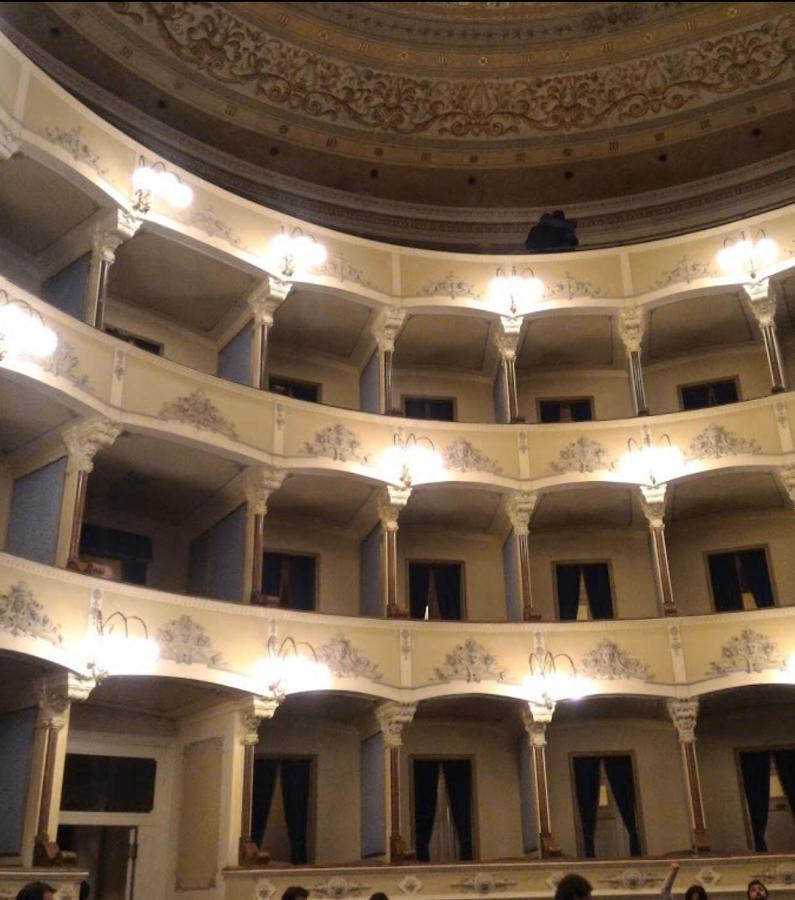 Emma Home Adiacente Alla Piazza Ducale Vigevano Exterior foto